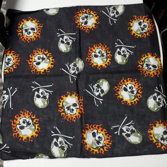 NWOT Flame Skull Bandana - Picture 2 of 2